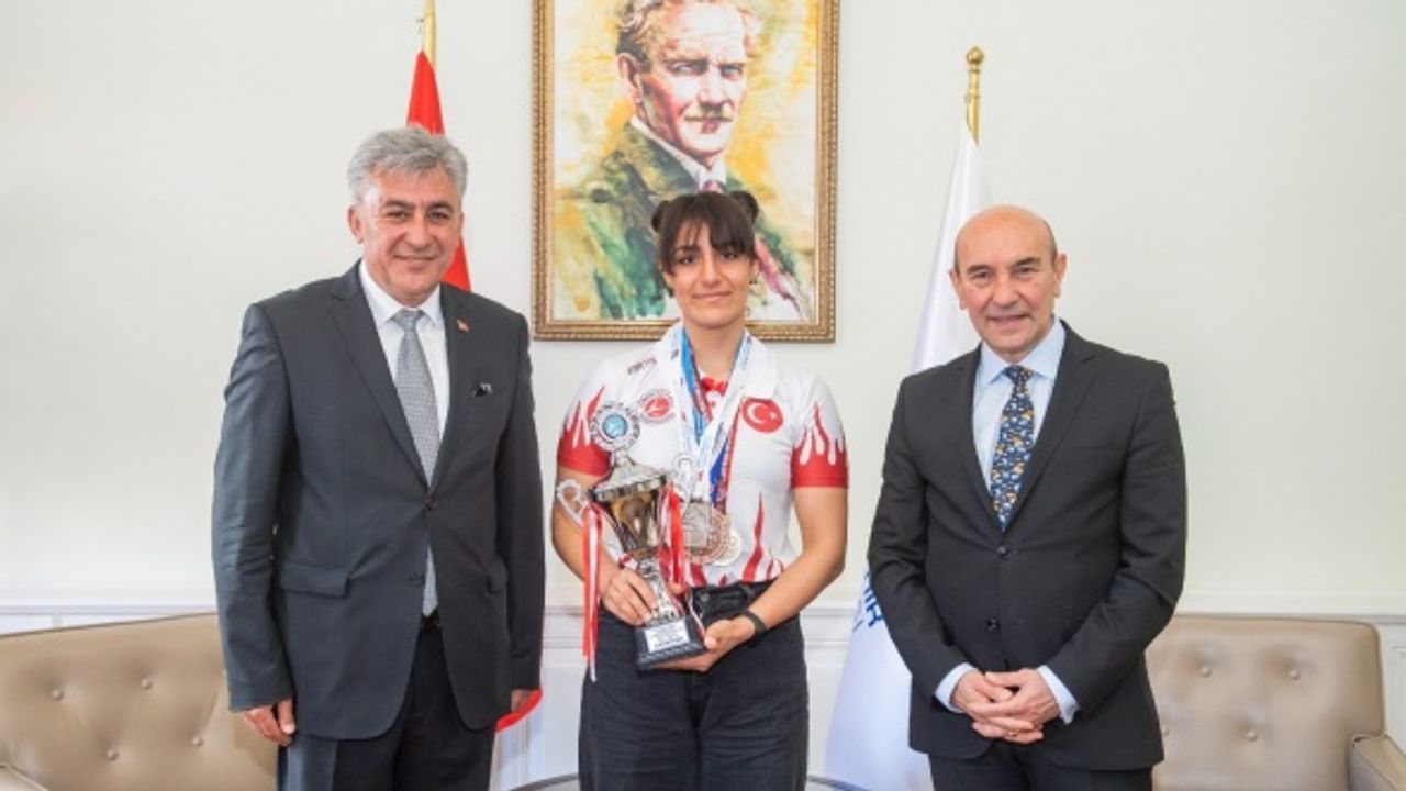 Başkan Soyer, dövüş şampiyonu Gürel’i ağırladı