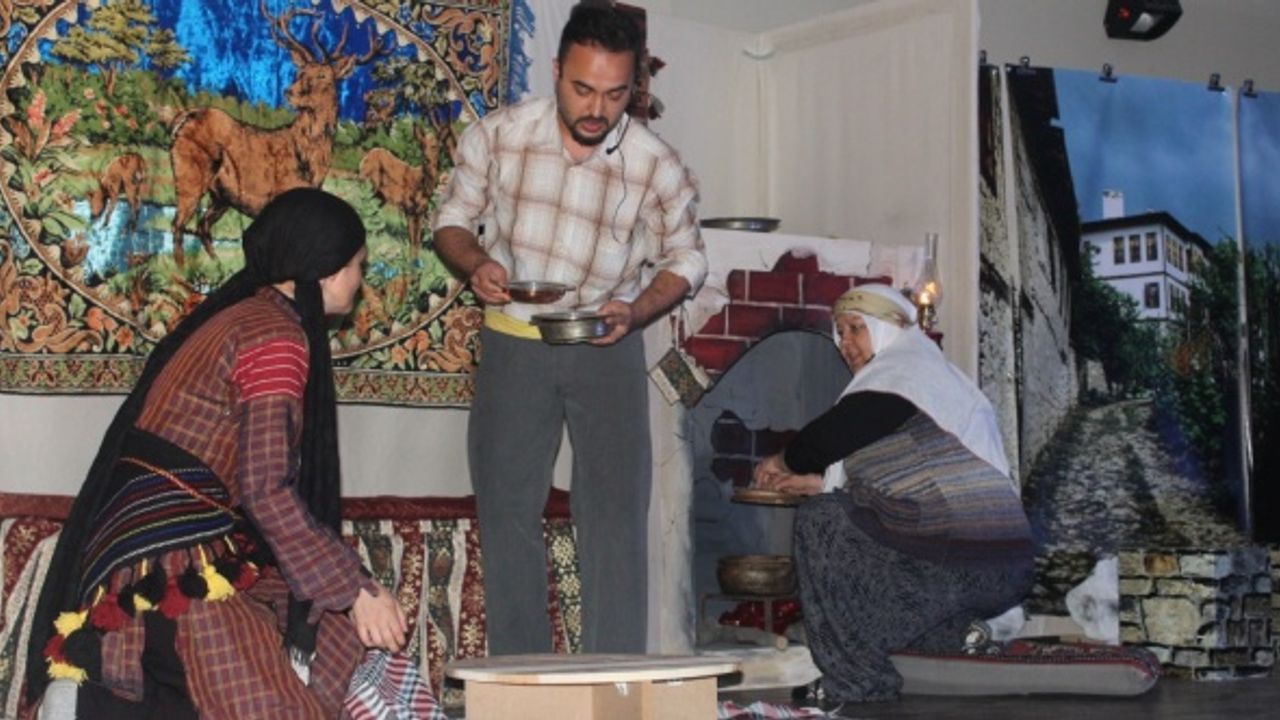 'Gördes'in Yiğit Kızı Asker Makbule' Kula'da sahnelendi