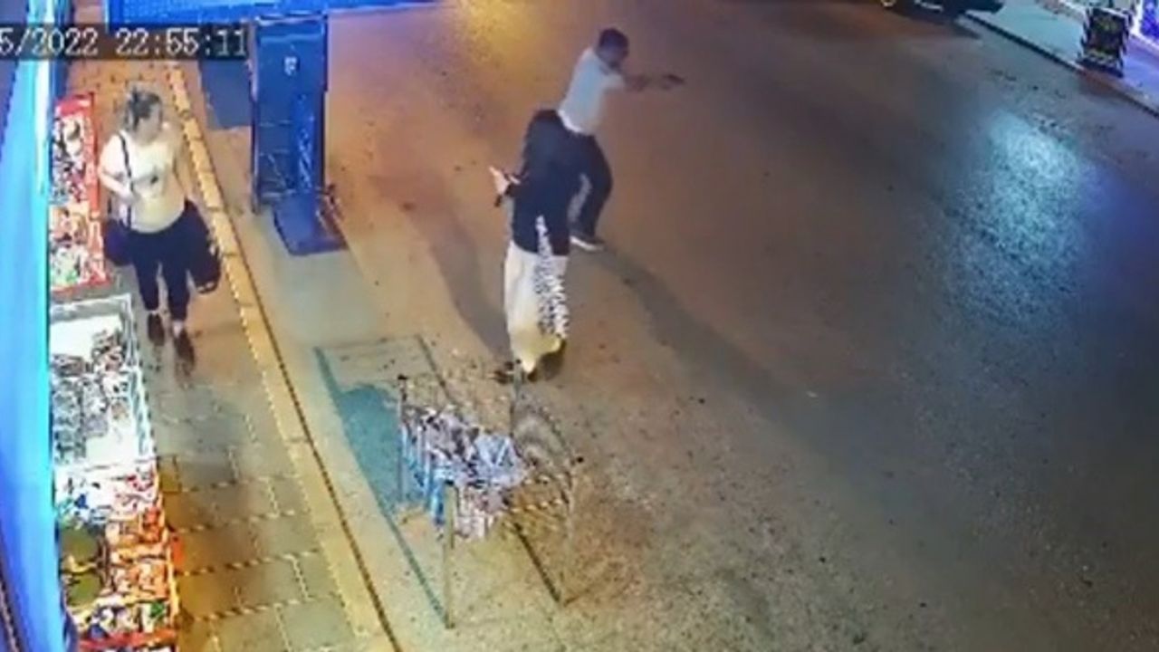 İzmir'de tütüncüye silahlı saldırı kamerada