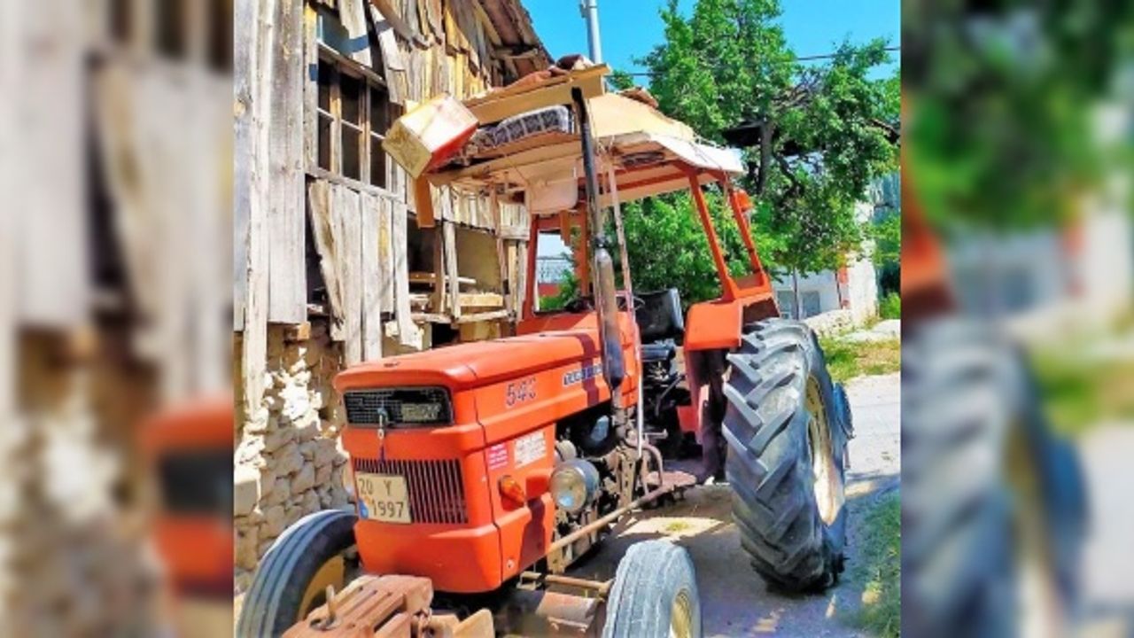 Domuz beklemek için traktör kabinine ranza yaptı