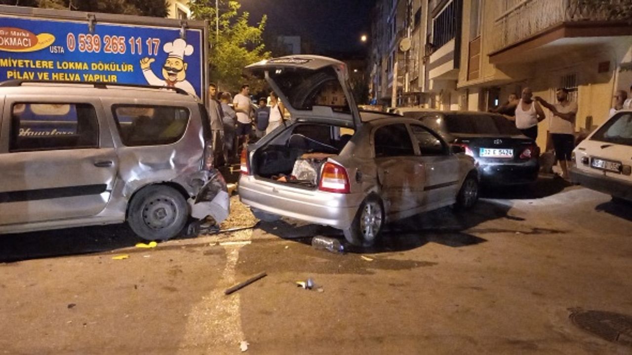 Manisa'da polisten kaçan otomobil, 6 araca çarptı