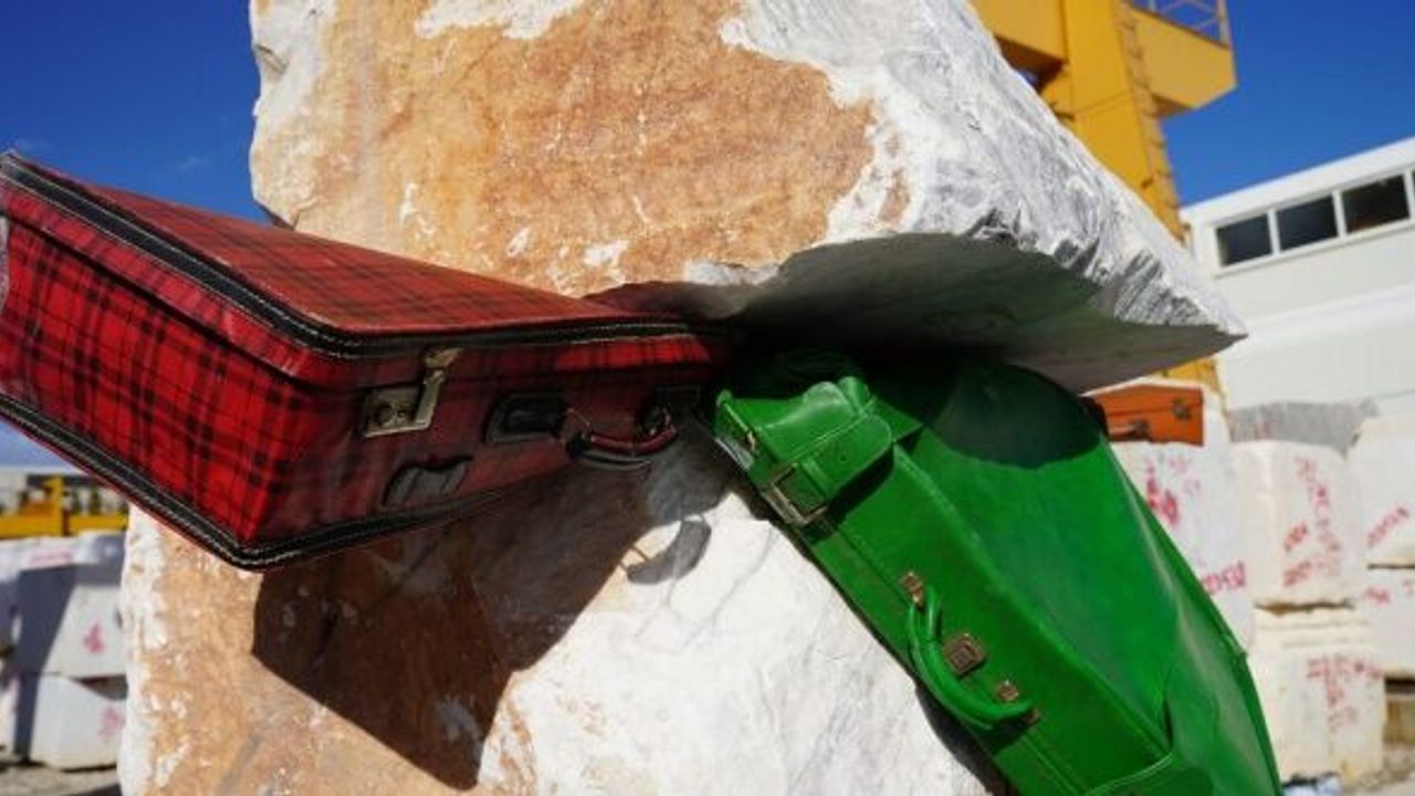 Ahmet Güneştekin'in “Gâvur Mahallesi” sergisi İzmir'de