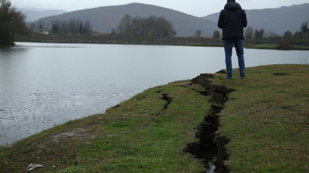 Düzce'de deprem sonrası toprak kırılmaları
