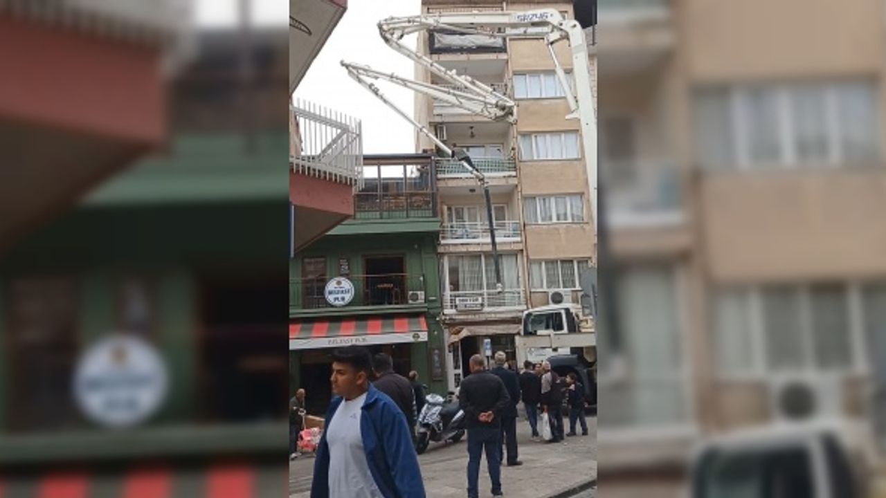 Eve girebilmek için çilingir yerine beton dökme makinesi kullandı