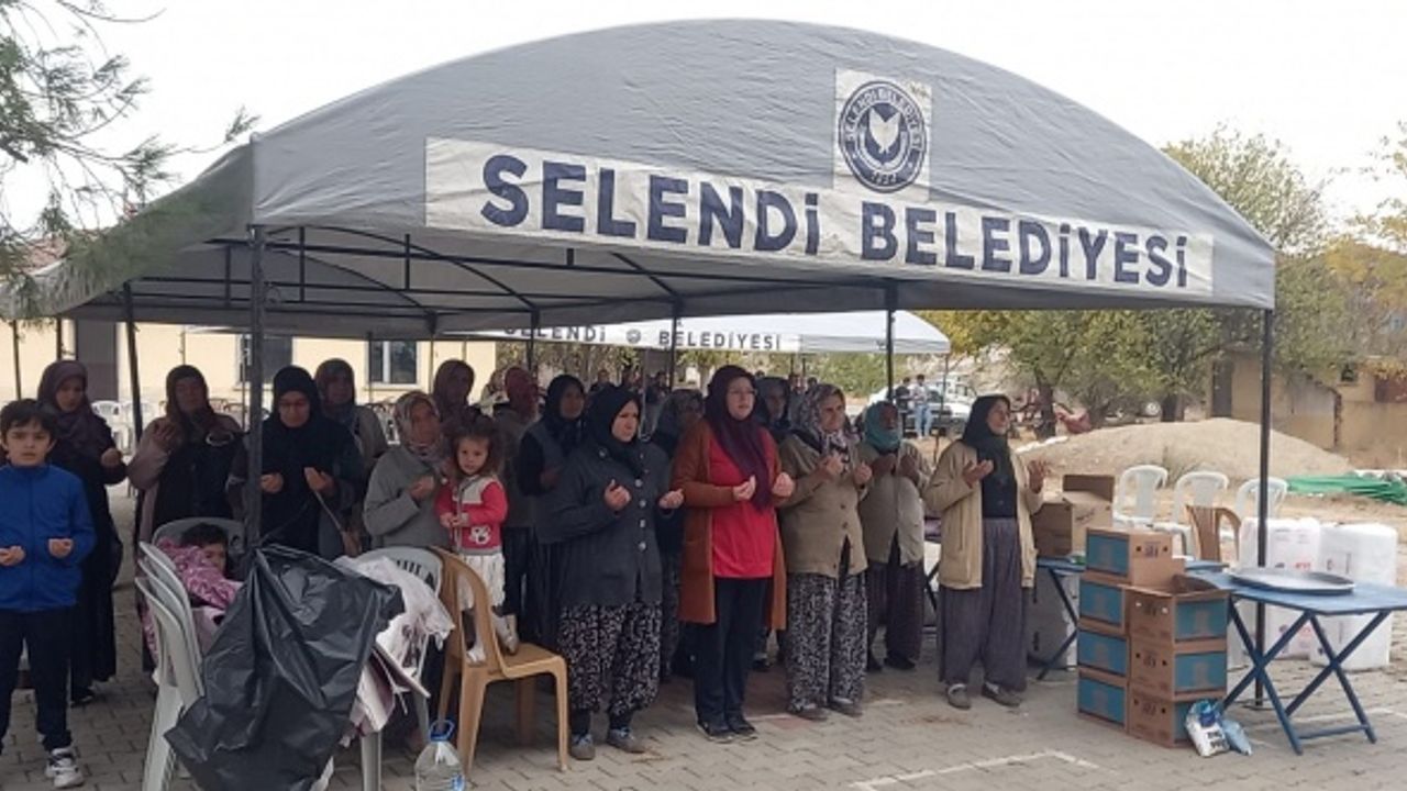 Manisa'da vatandaşlar yağmur duasına çıktı