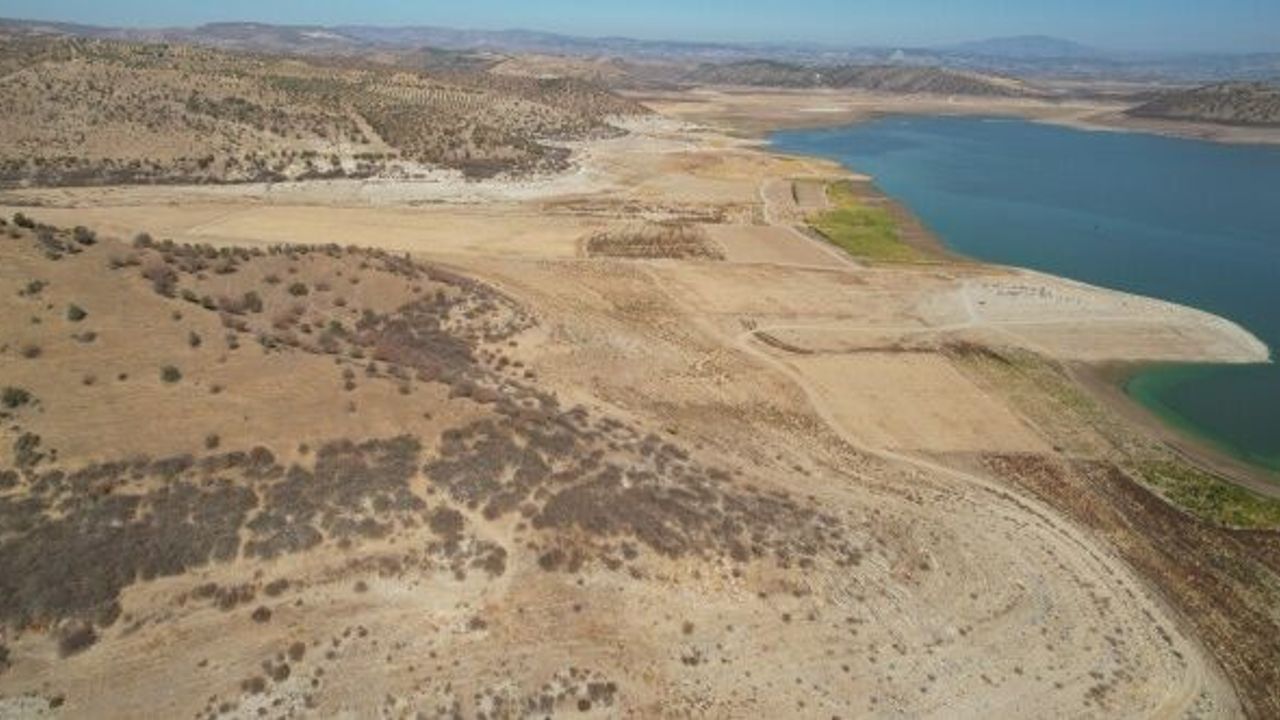 Su kıtlığı zirve yaptı, Gediz Nehri kurudu