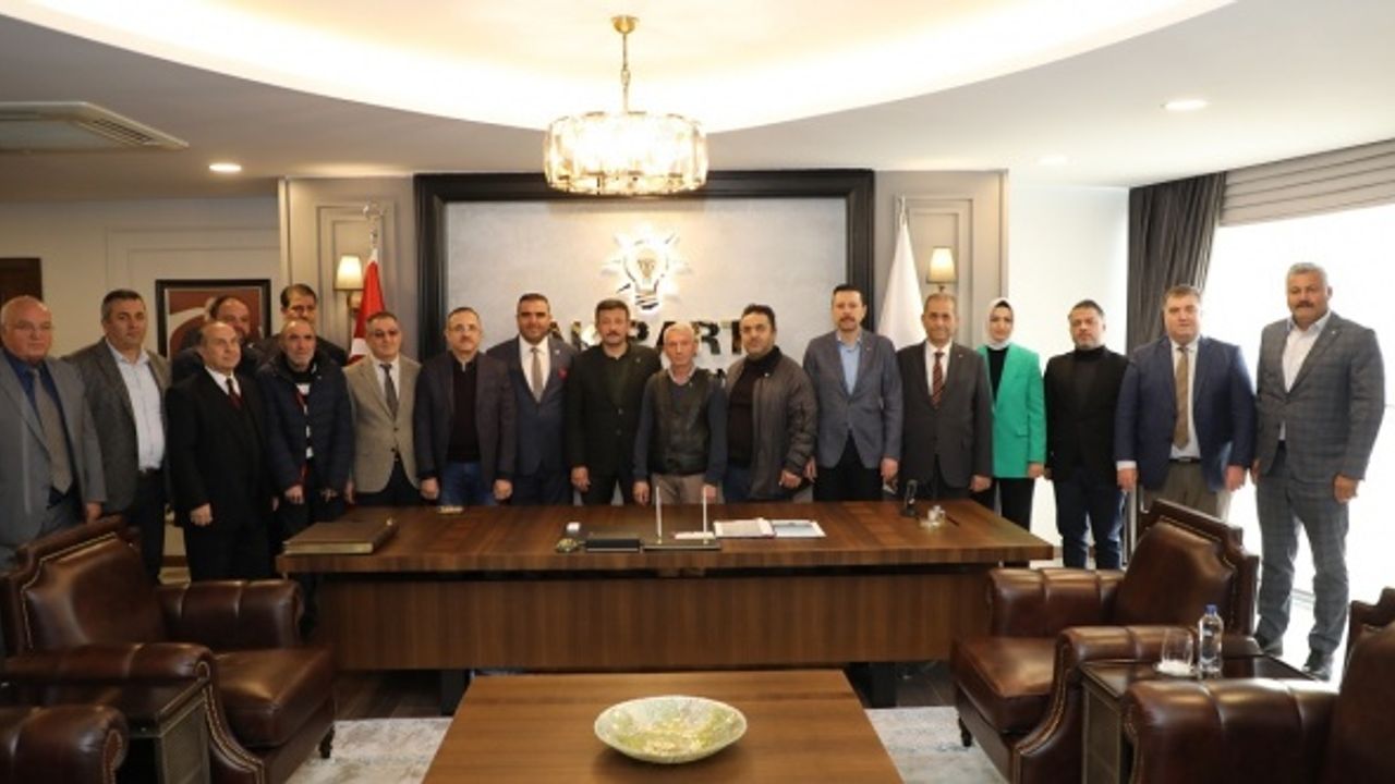 AK Parti İzmir’den Oda Başkanlarına rozet