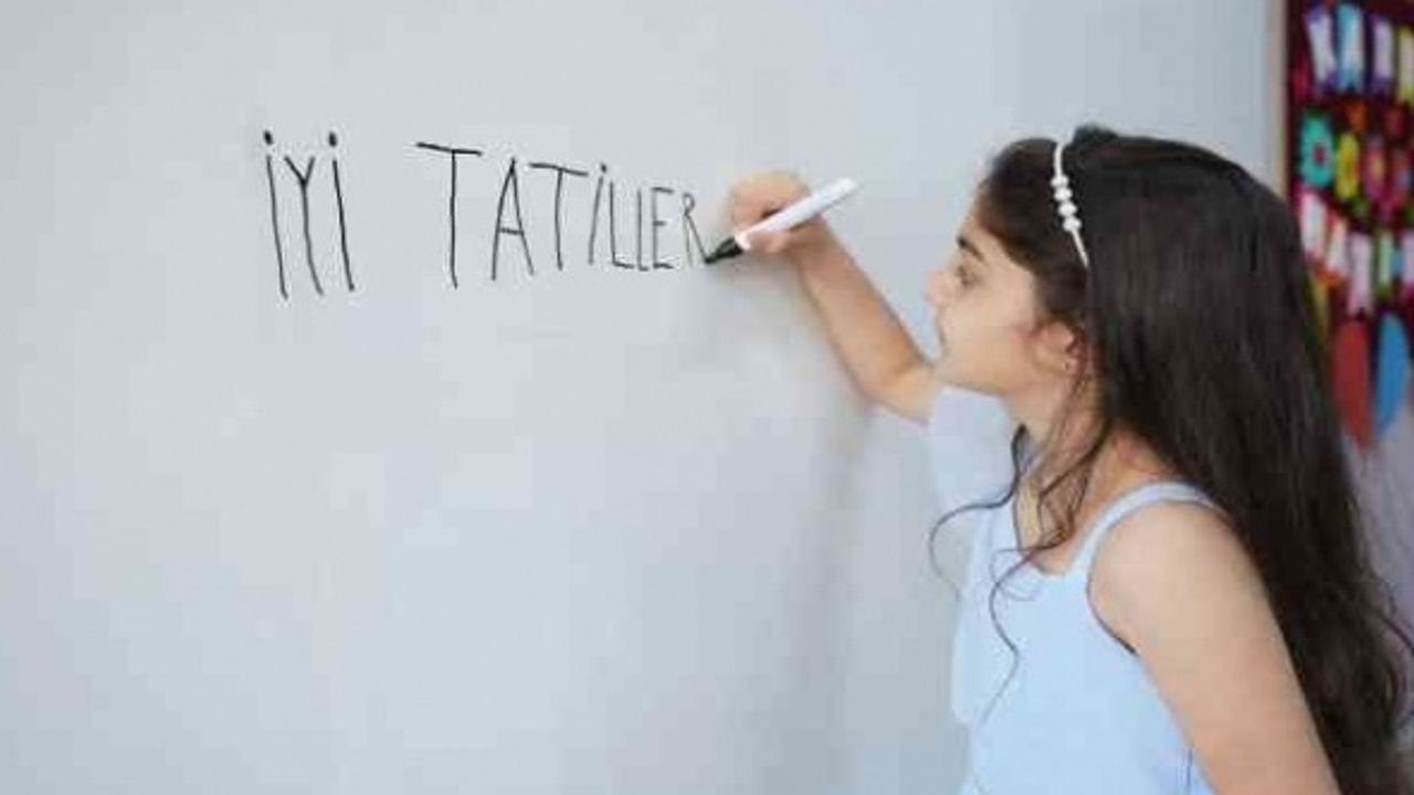İzmir'de 774 bin 577 öğrenci karne alıyor