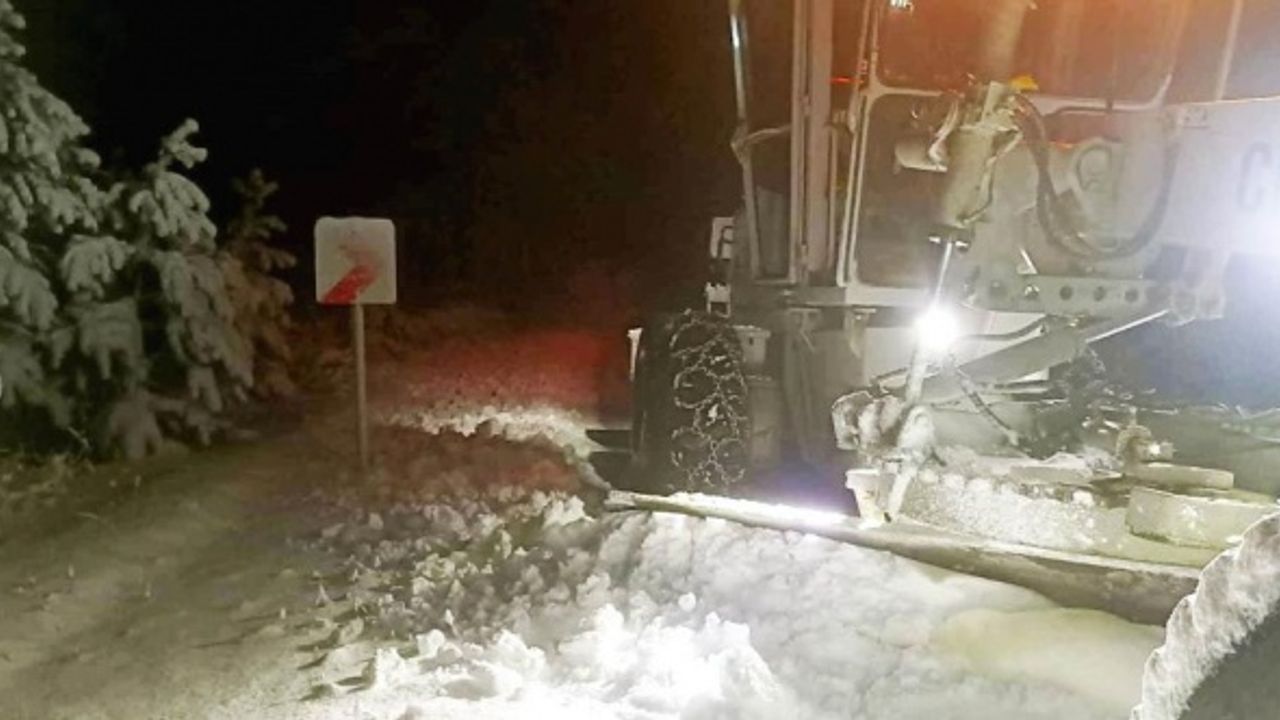 Kütahya'da karla mücadele devam ediyor