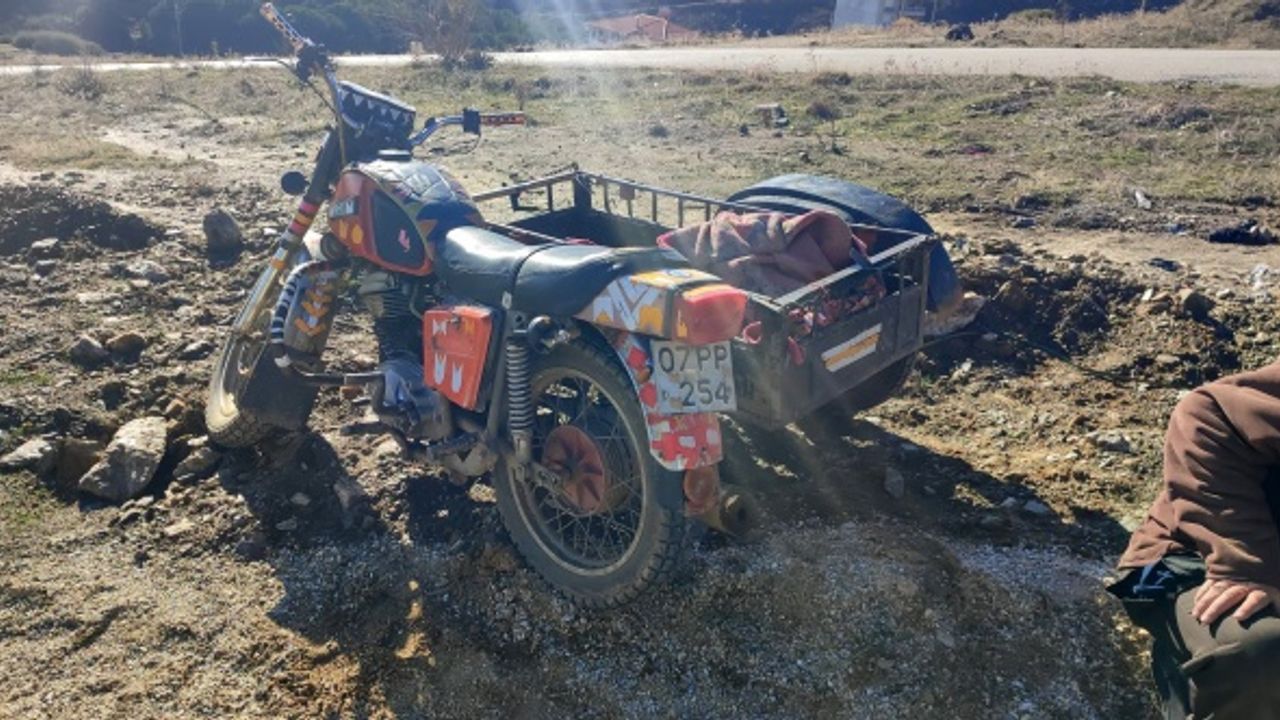 Manisa'da kontrolden çıkan kasalı motosiklet devrildi