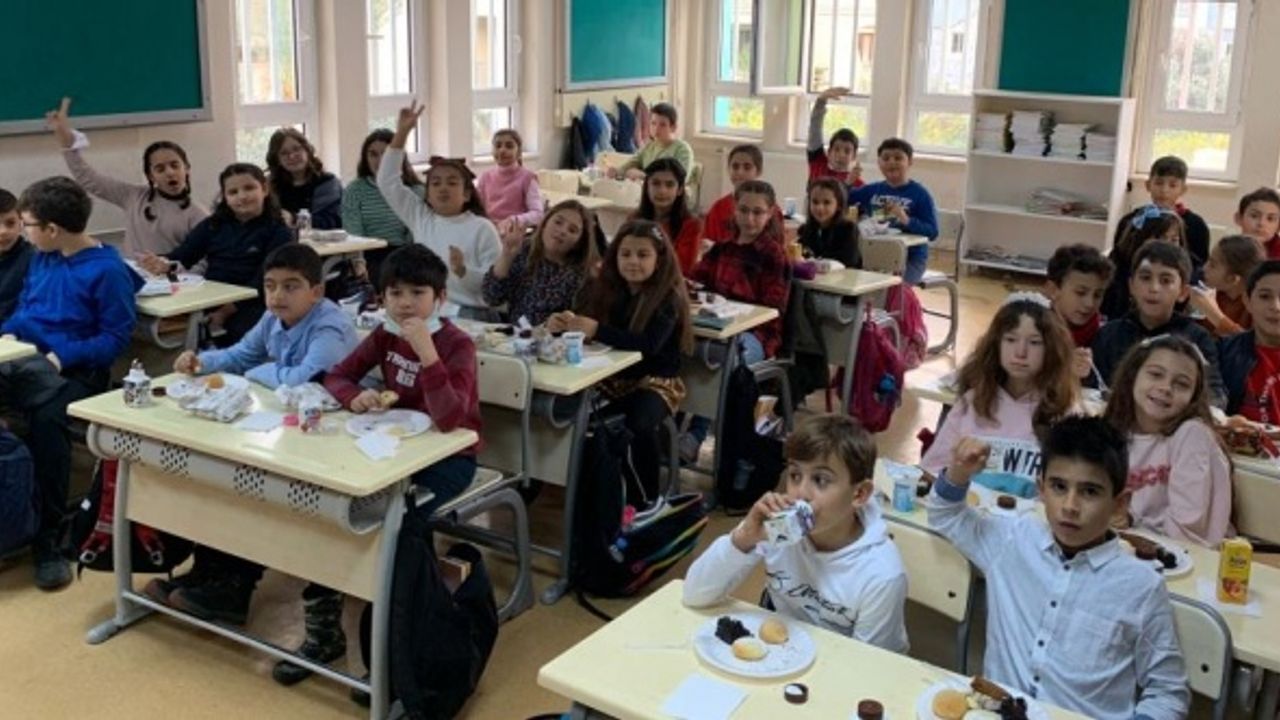 Marmaris’te 15 bin 105 öğrenci karne sevinci yaşadı