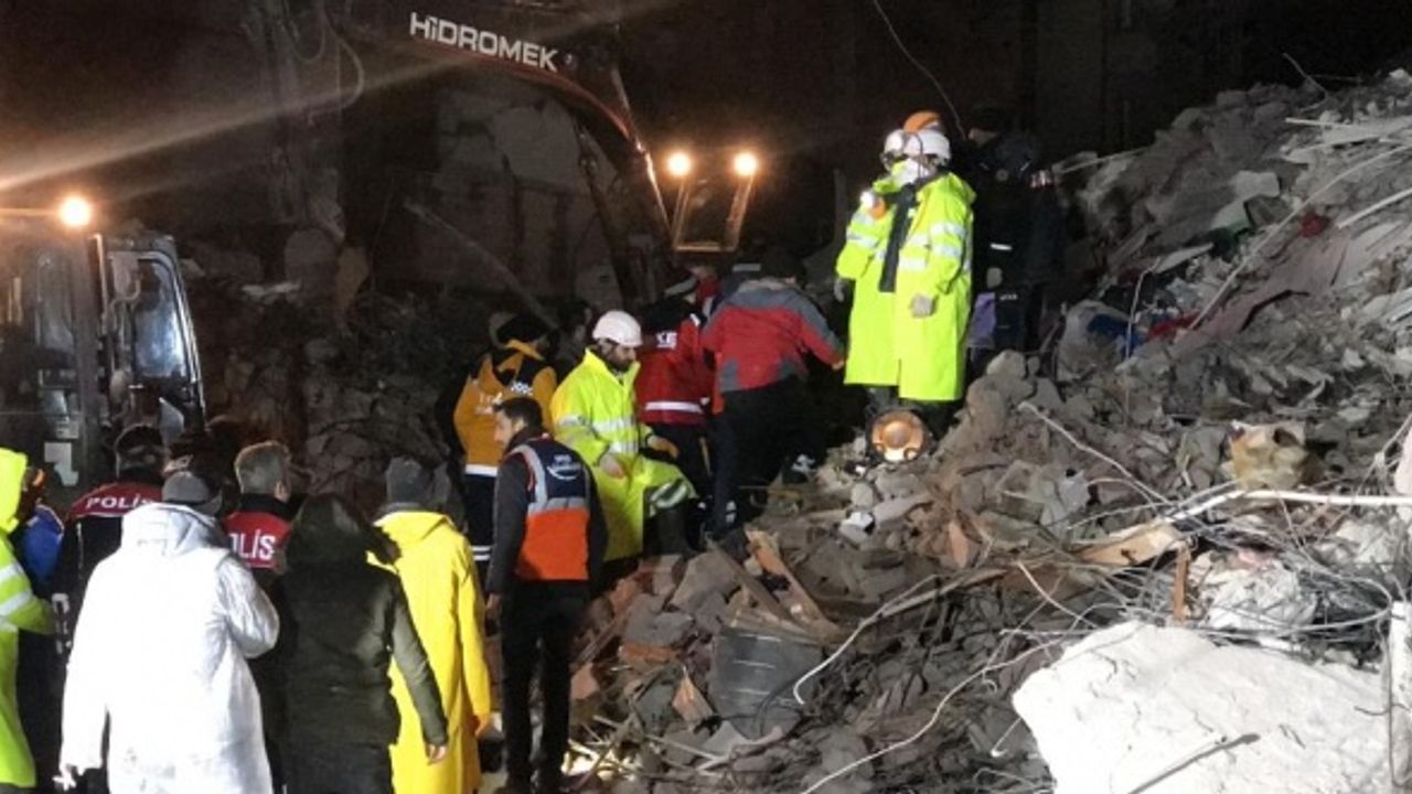 Depremde can kaybı 2 bin 921’e yükseldi