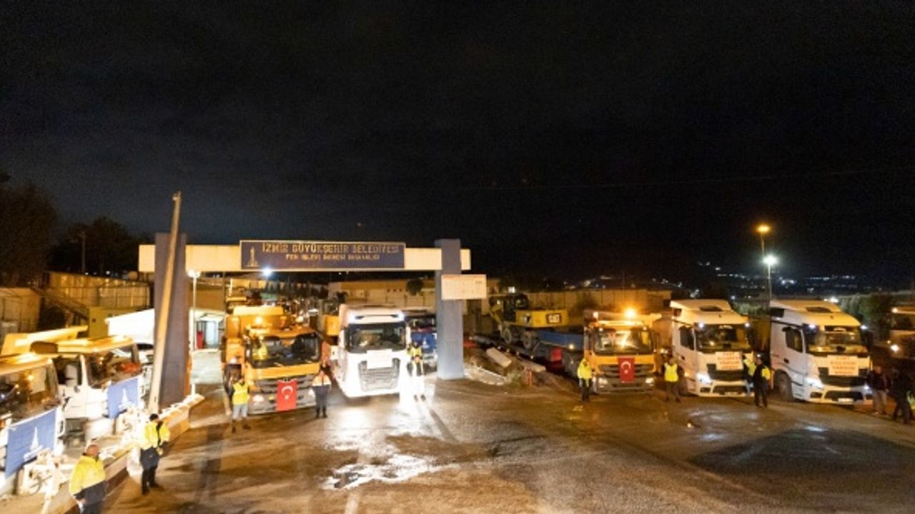 İzmir Büyükşehir Belediyesi’nin iş makineleri yola çıktı