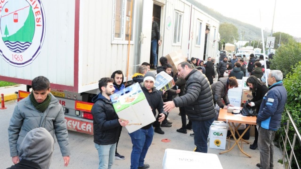 İzmir'de belediyelerin seferberliği devam ediyor