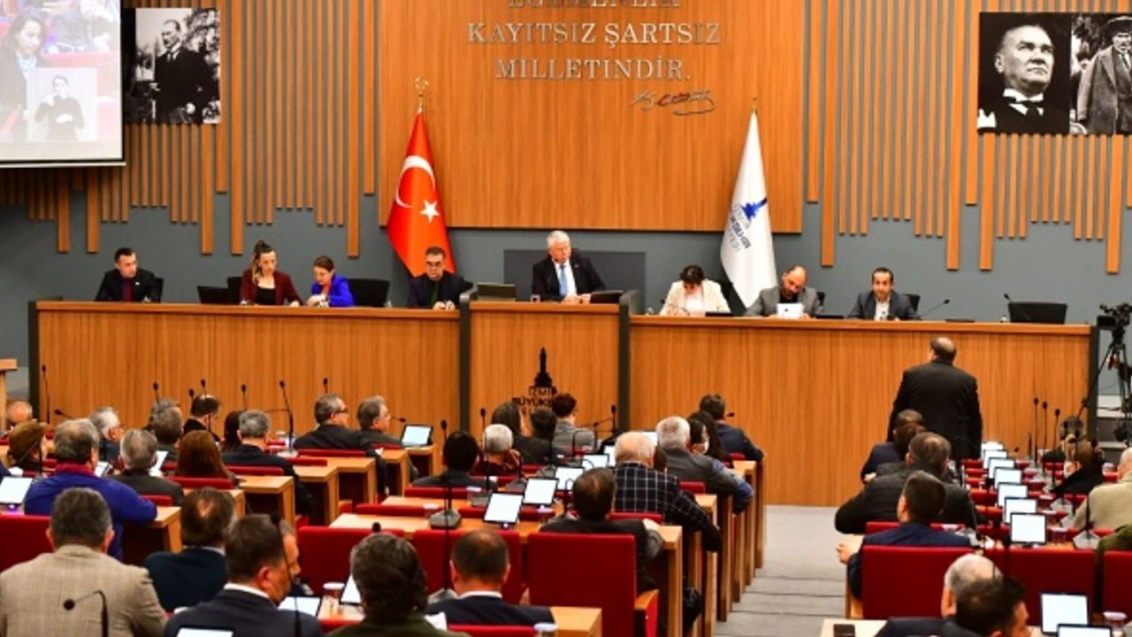 İzmir'den deprem bölgesindeki çiftçilere yem desteği