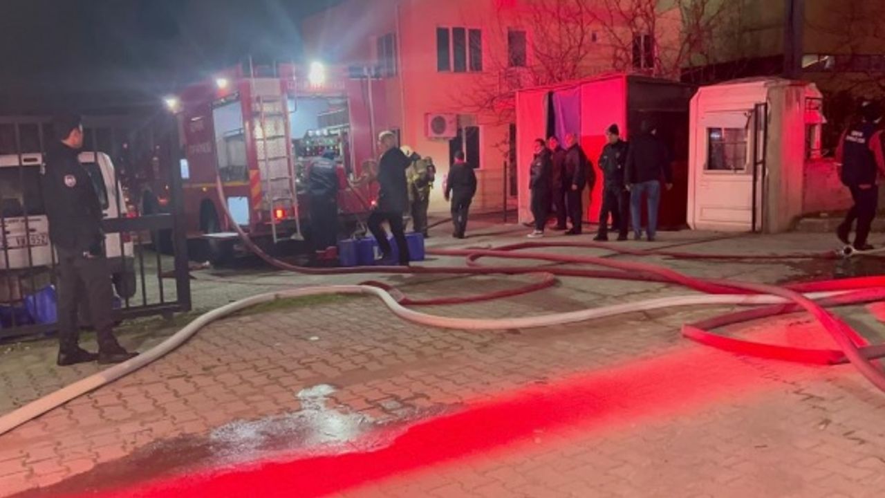 İzmir’de kauçuk fabrikasında korkutan yangın