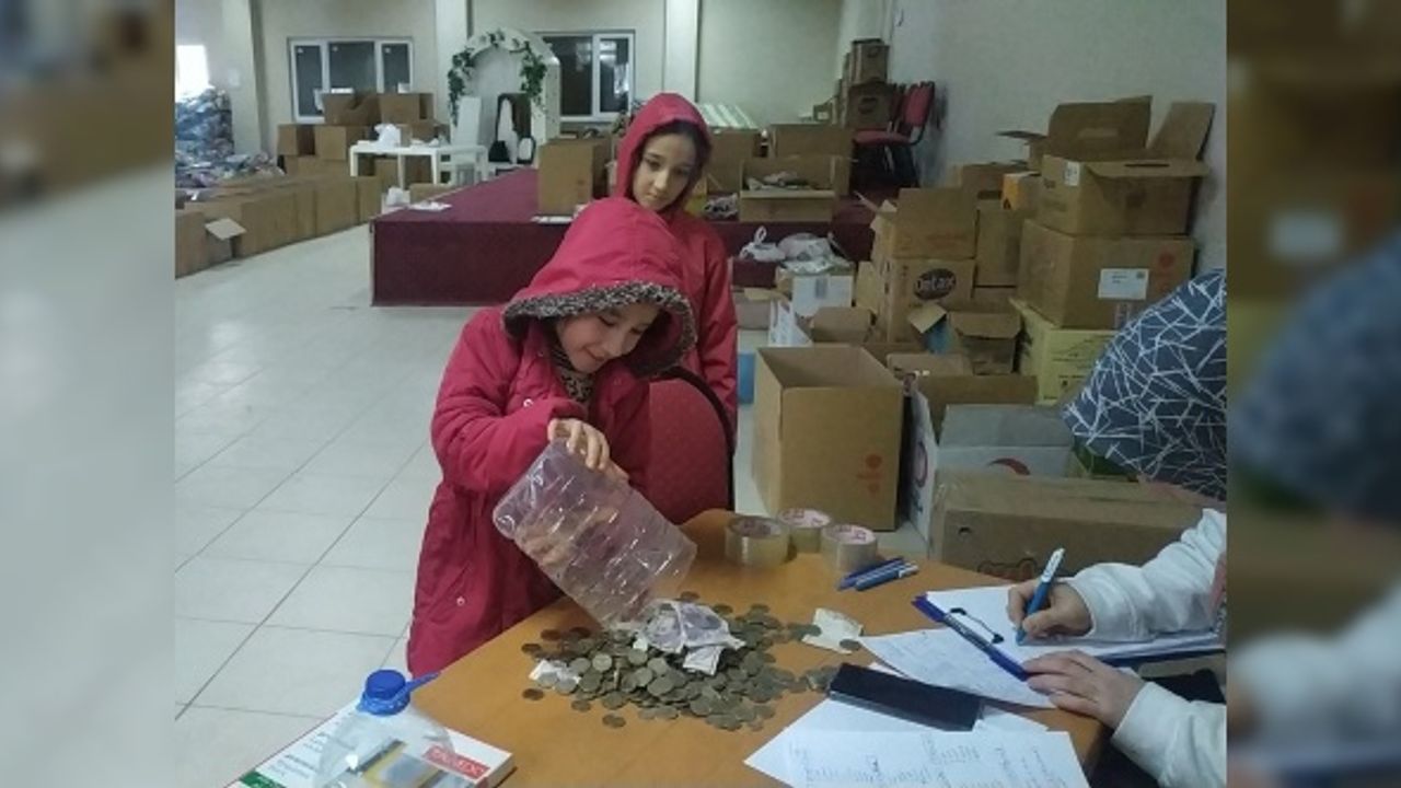 Kütahyalı iki kardeş biriktirdikleri parayı depremzedelere bağışladı