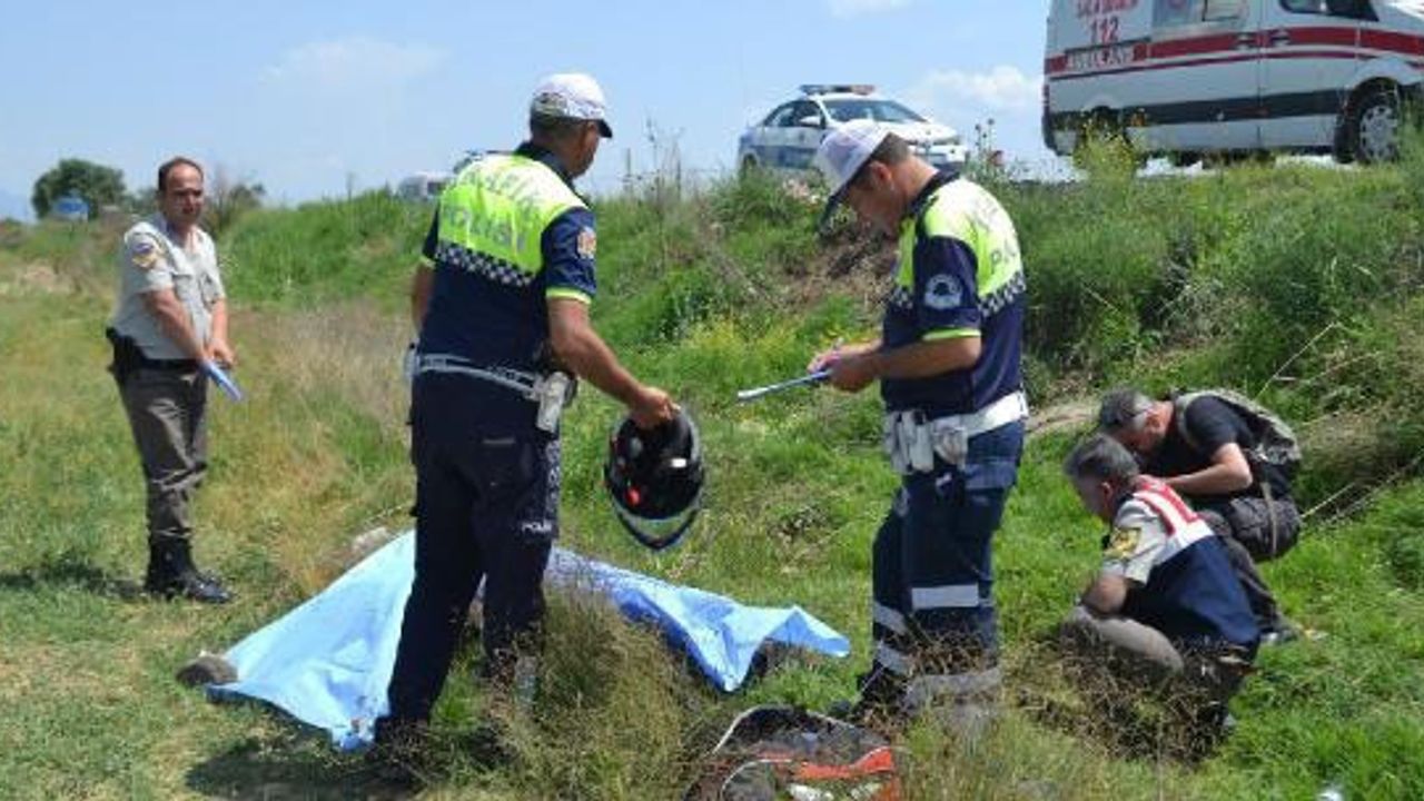Tarlaya uçan motosikletin sürücüsü öldü