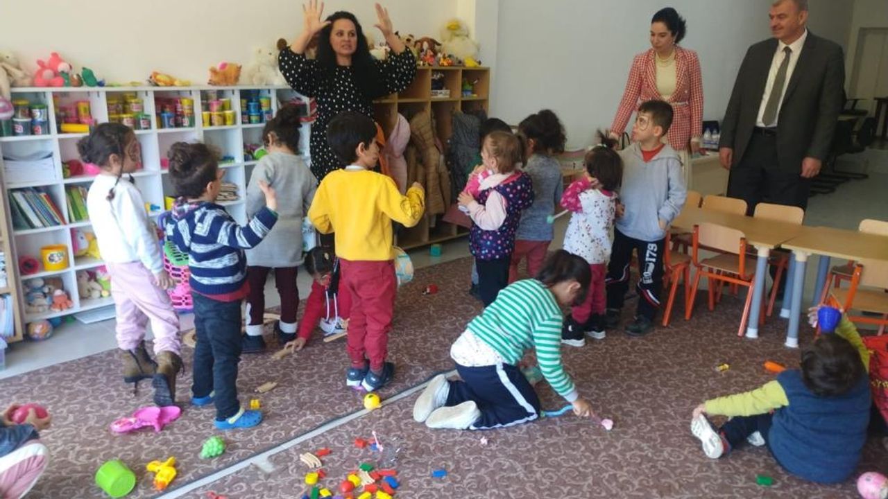 Aydın'da depremzede öğrencinin okullara kaydı yapıldı