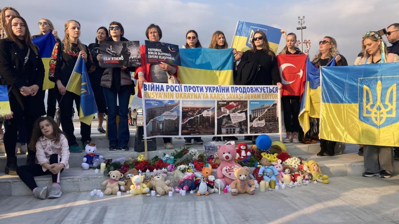  Savaşta ölen Ukraynalı çocuklar oyuncaklarla anıldı