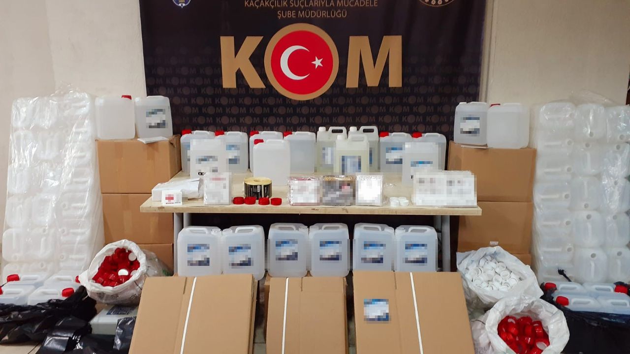 İzmir'de sahte etil alkol kaçakçılarına operasyon