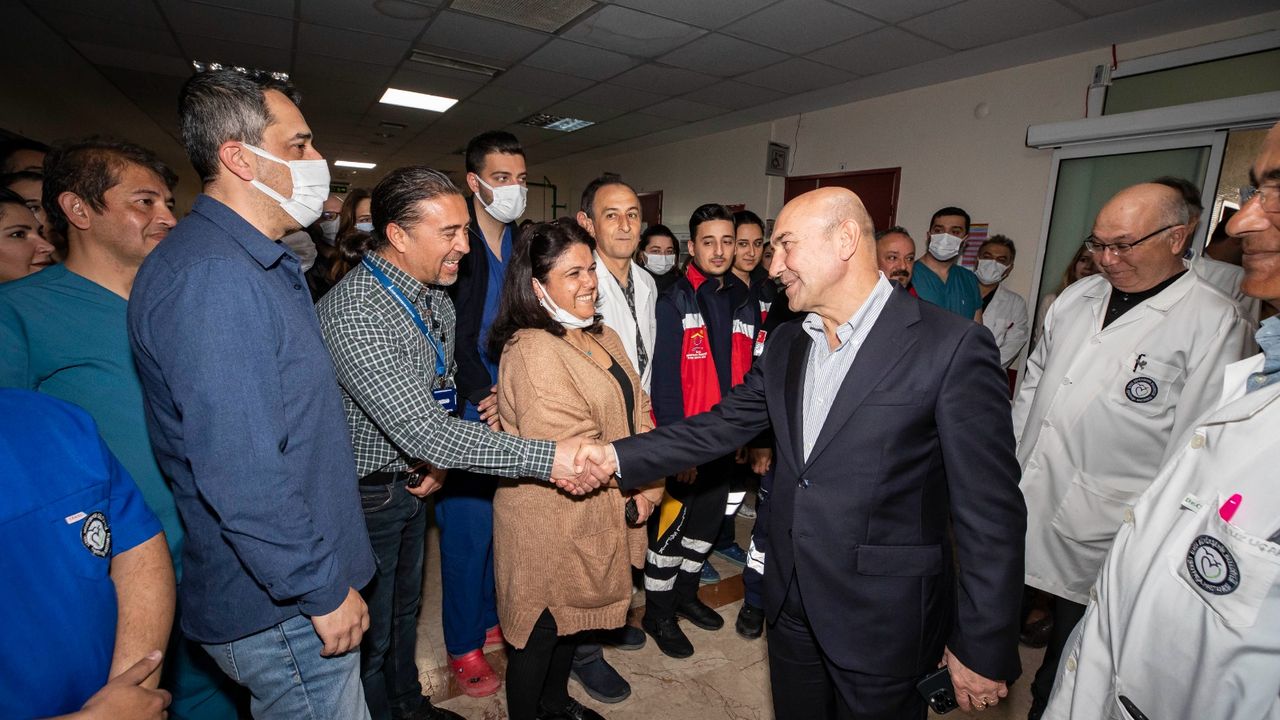 Başkan Soyer Eşrefpaşa Hastanesi çalışanlarına teşekkür etti
