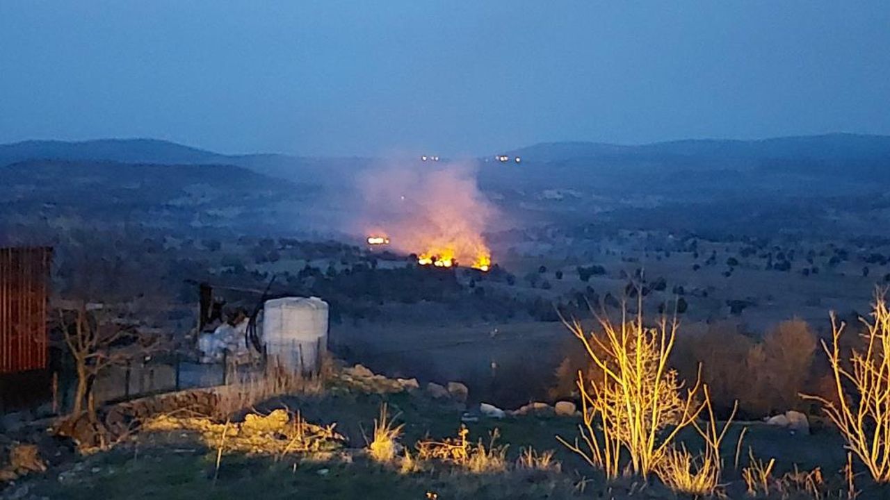 Kütahya'da köy merasında yangın