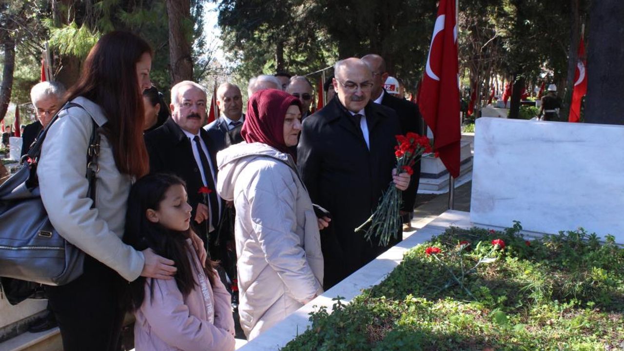 Çanakkale Şehitleri İzmir'de törenle anıldı