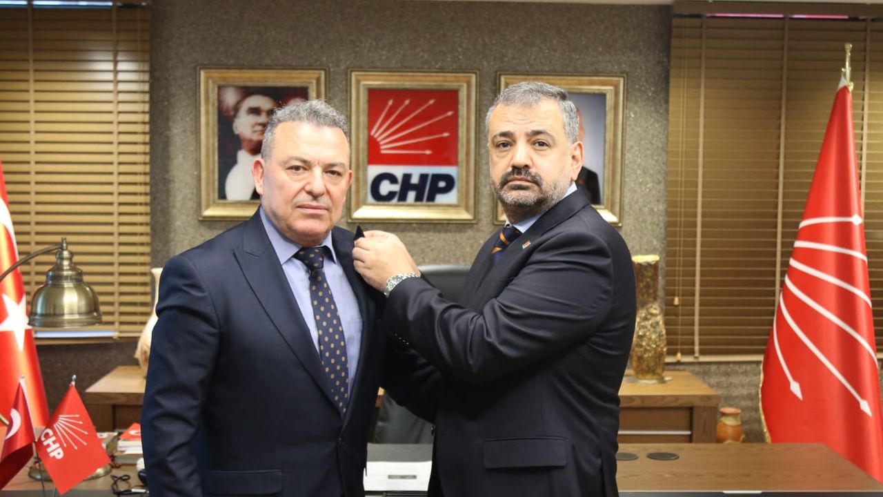 İzmir'de İYİ Parti'den istifa edip CHP'ye geçti