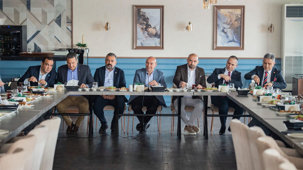 İzmir'de 20 il başkanı 2.tur için buluştu