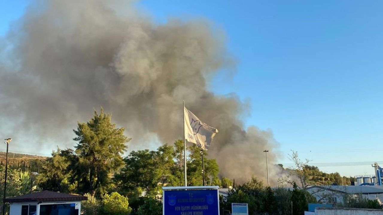  İzmir’de katı atık toplama merkezinde korkutan yangın