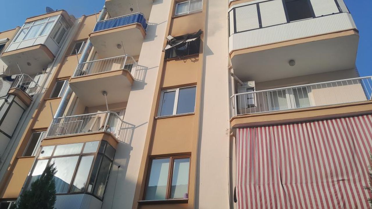  İzmir’de apartman dairesinde yangın