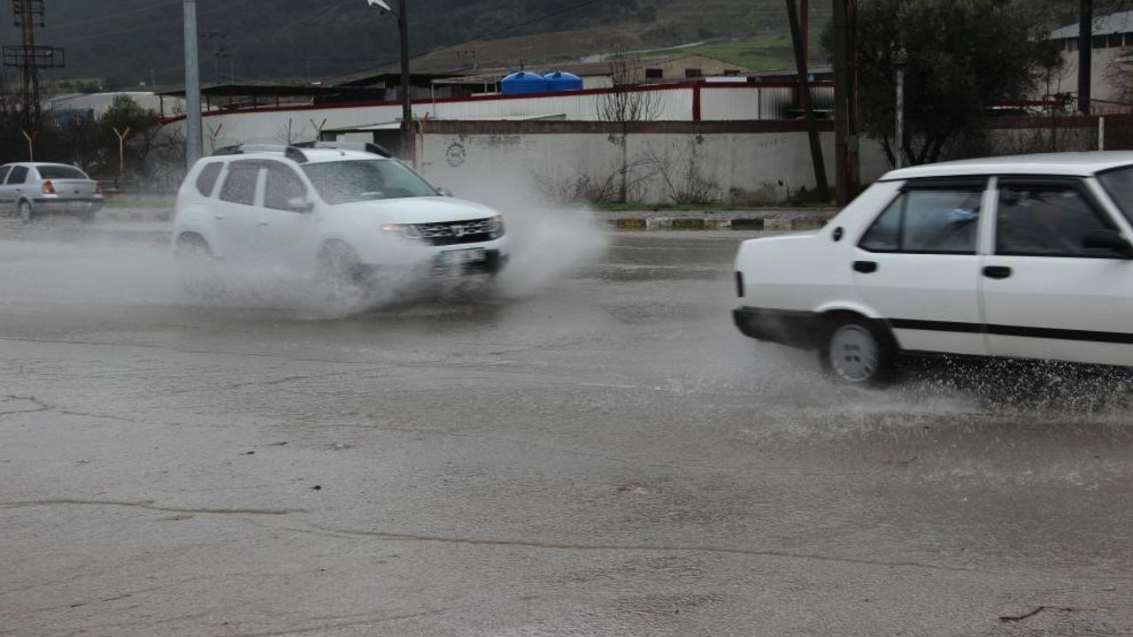 Manisa'da 5 ilçe için sağanak yağış uyarısı