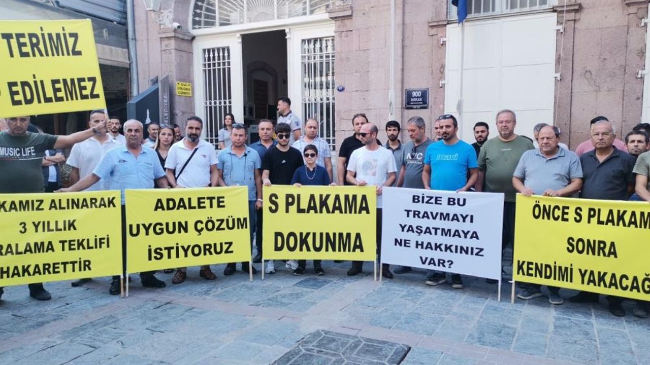  İzmir’de ‘S Plaka’ araç sahipleri eylem yaptı