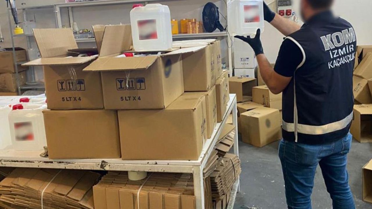 İzmir'de 10 milyon liralık taklit etiketli etil alkol ele geçirildi