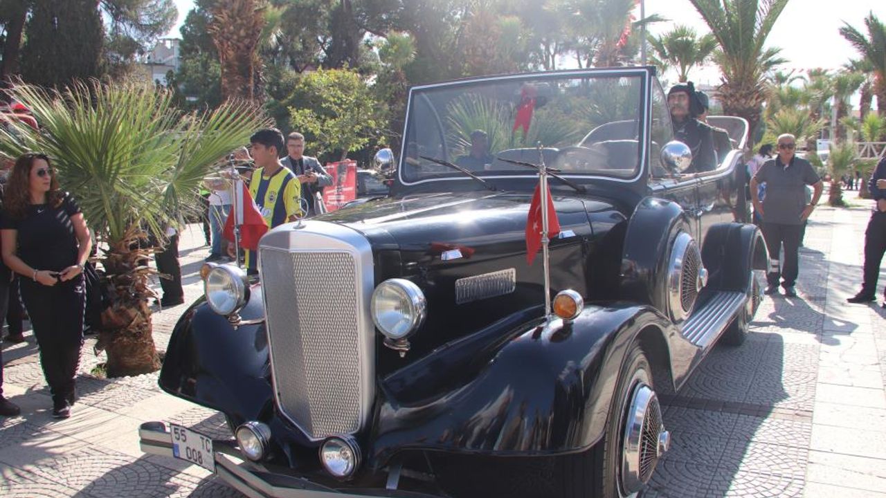 Atatürk’ün makam aracının aynısı ilgi odağı oldu