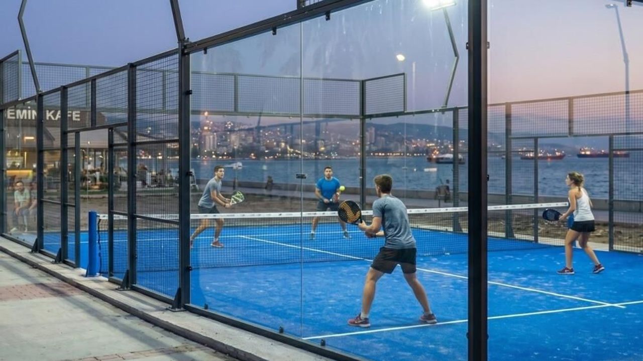 Bostanlı Sahili’ne yeni padel kortları geliyor