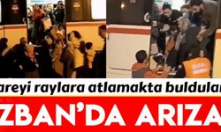 İZBAN arızalanınca vatandaşlar çareyi raylara atlamakta buldu