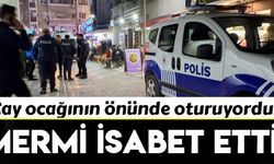 Manisa'da yorgun mermi arkadaşlarıyla oturan kişiyi vurdu