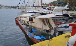 Bodrum Limanı'nda bağlı tur teknesi battı