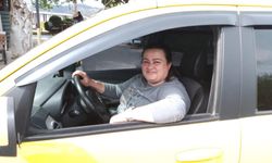  Eşine yardım için başladığı taksi şoförlüğü, mesleği oldu