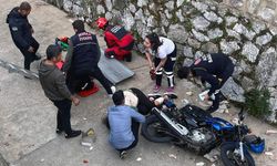  Motosiklet sürücüsü su kanalına uçtu