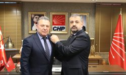 İzmir'de İYİ Parti'den istifa edip CHP'ye geçti