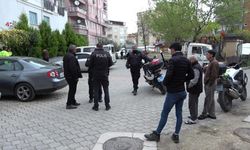 Köşeye sıkışan trafik magandası, polise çarparak kaçtı