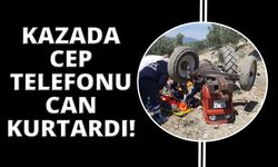 Devrilen traktörün altından yardım istedi