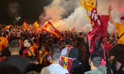  İzmir’de Galatasaray’ın şampiyonluğu coşkuyla kutlandı