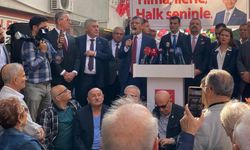  Özgür Özel, İzmir’de CHP’li delegelerle bir araya geldi