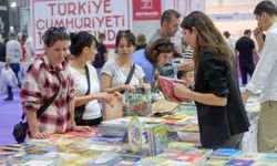 İZKİTAP kitapseverlerden büyük ilgi gördü