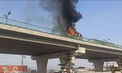 Manisa'da hareket halindeki kamyonet alev topuna döndü