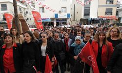 Güzelbahçe'de miting gibi seçim ofisi açılışı